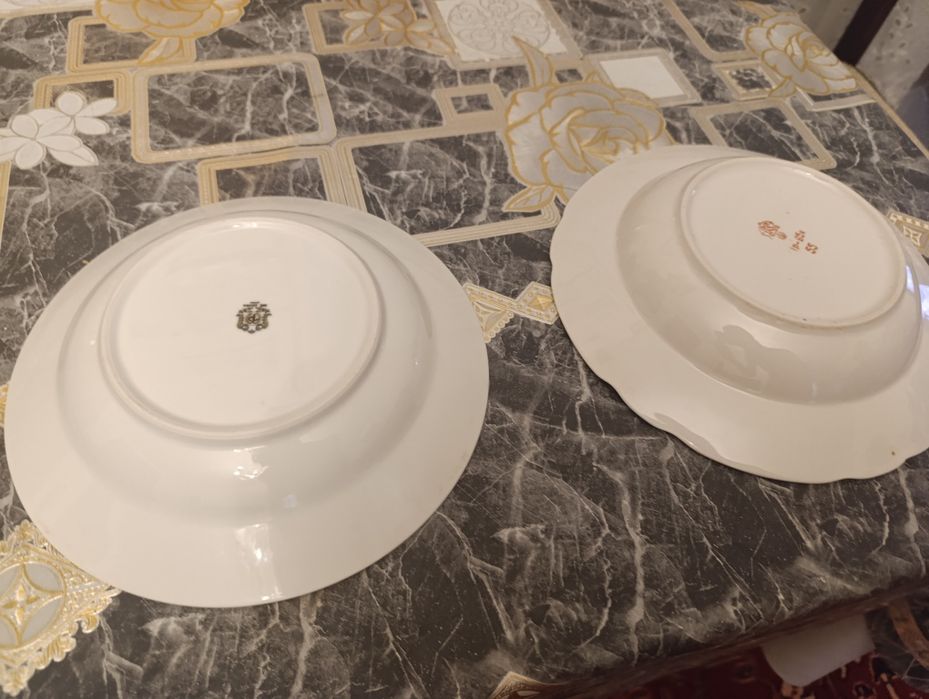 Две старинные тарелки для супа, японская и советская