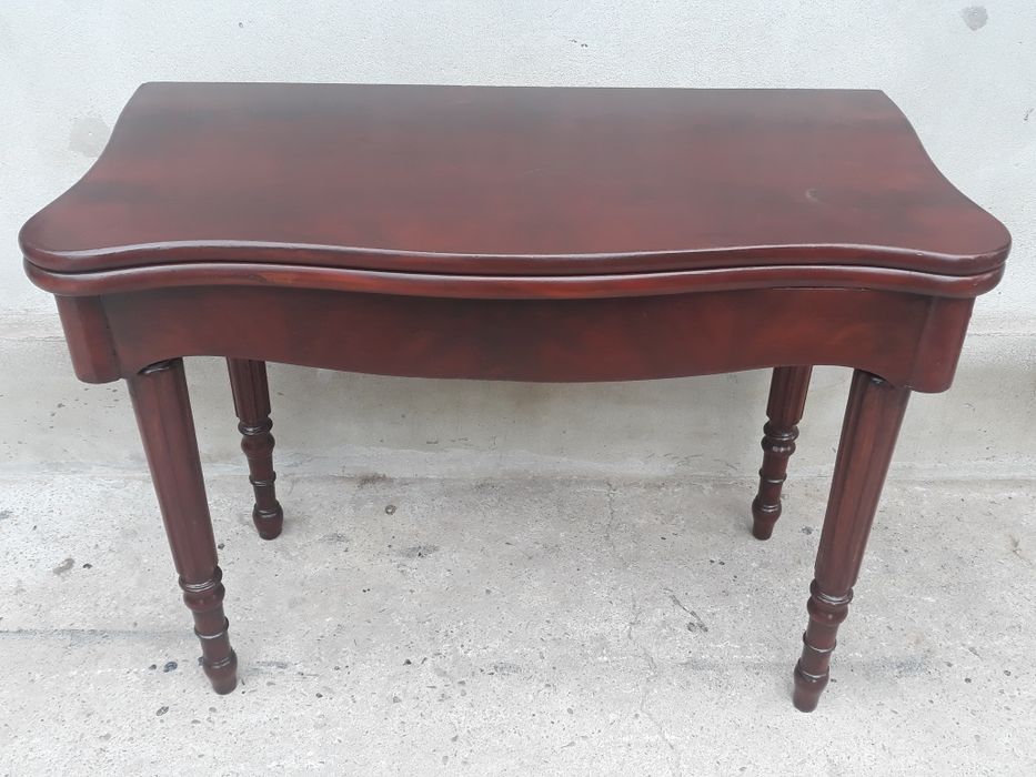 Masa de joc, veche, din  lemn masiv