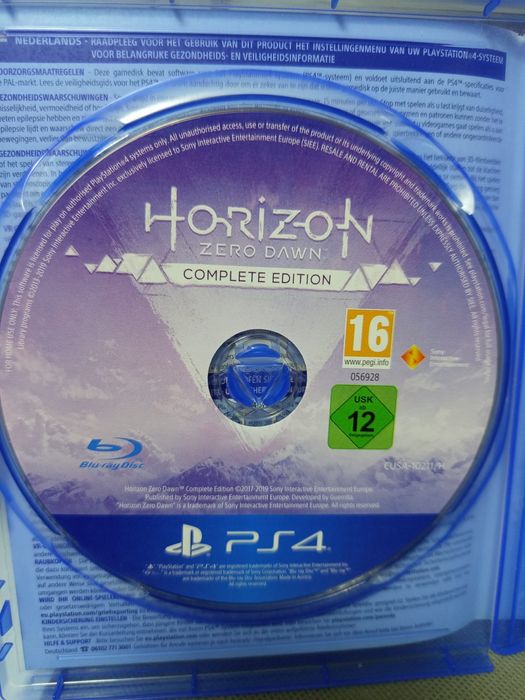 Vând Horizon Zero Dawn și The Crew 2 Ps4