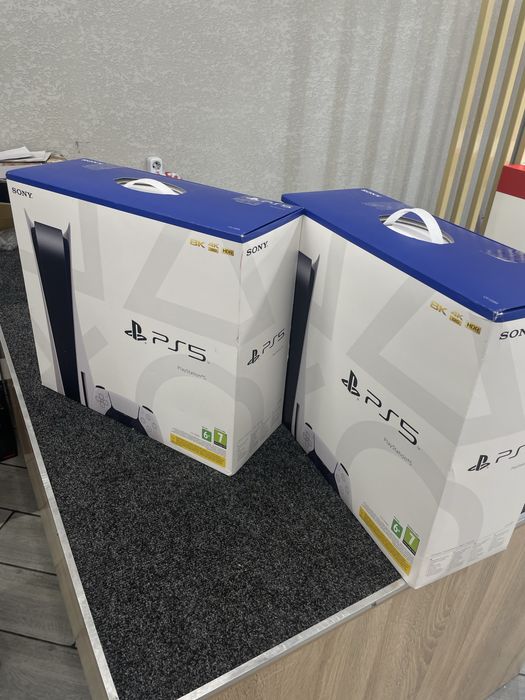Срочно продается Sony PS5 +2 джойстика с гарантией!