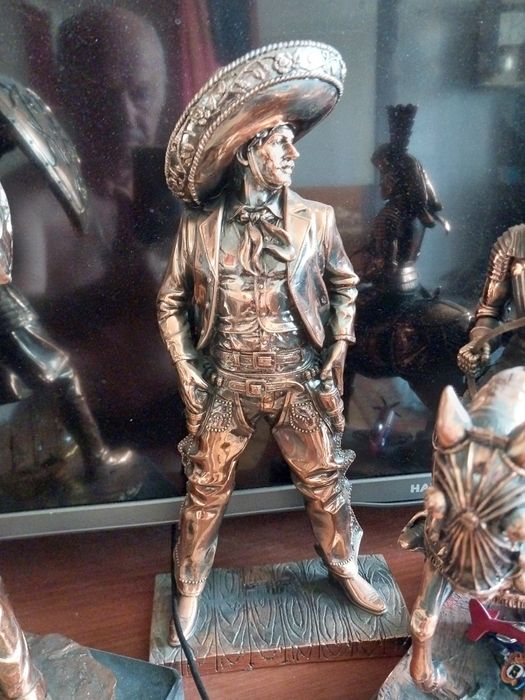 Каминные фигуры .