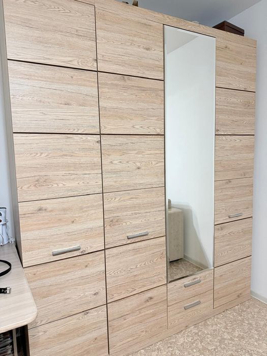 Продам шкаф вместительный