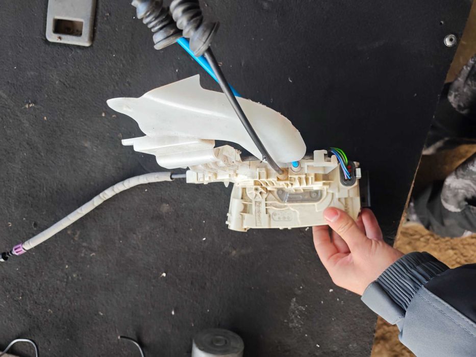 Предна задна брава машинка за отваряне Mercedes CLS w218 брави Мерцеде