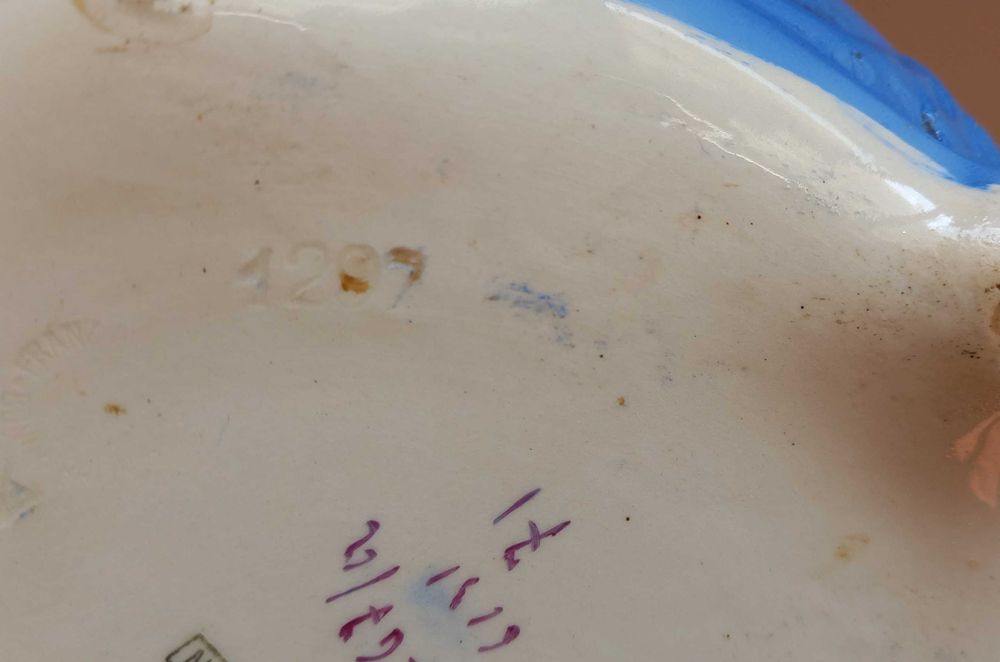 Продам антикварную фарфоровую жардиньерку