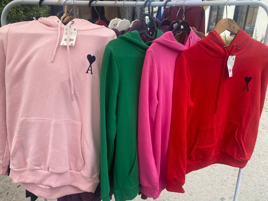 Нови блузи, жилетки, суичери