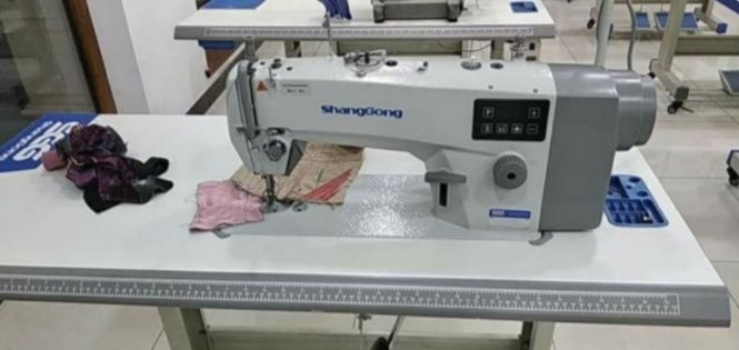 Chayka averlok va shanggong tikuv mashinasi umuman ishlatilmagan