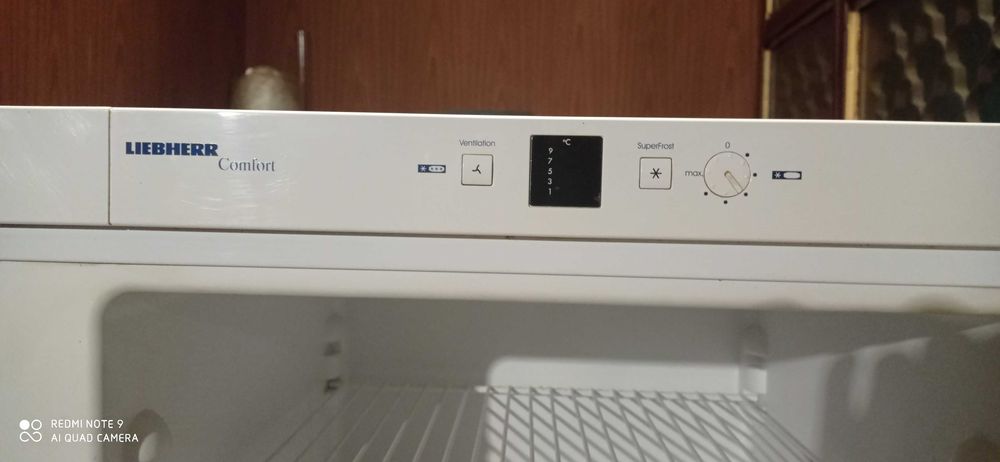 Продавам хладилник LIEBHERR модел  Comfort с горна камера