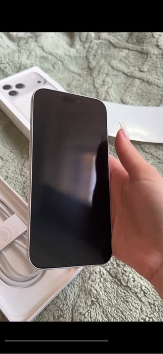 Iphone 17 pro max новый, пользовалась +- 3 месяца