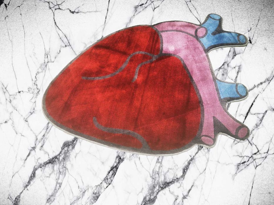 Килим сърце-килим под формата на анатомично сърце