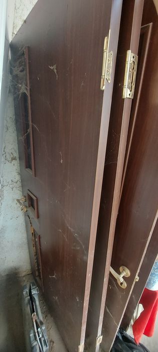 Eshiklar sotiladi 4 ta