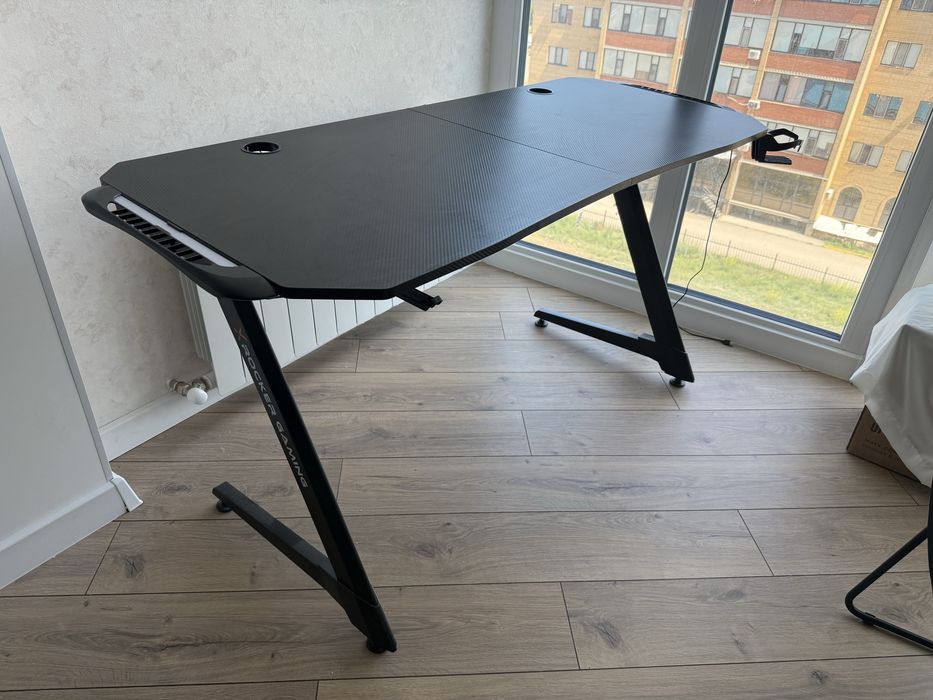 Компьютерный стол XRocker Jaguar Esports RGB