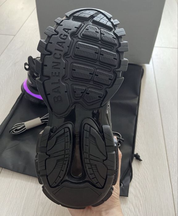 Balenciaga track led