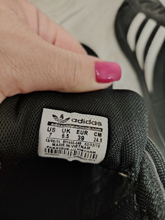 Продам кроссовки для мальчика.