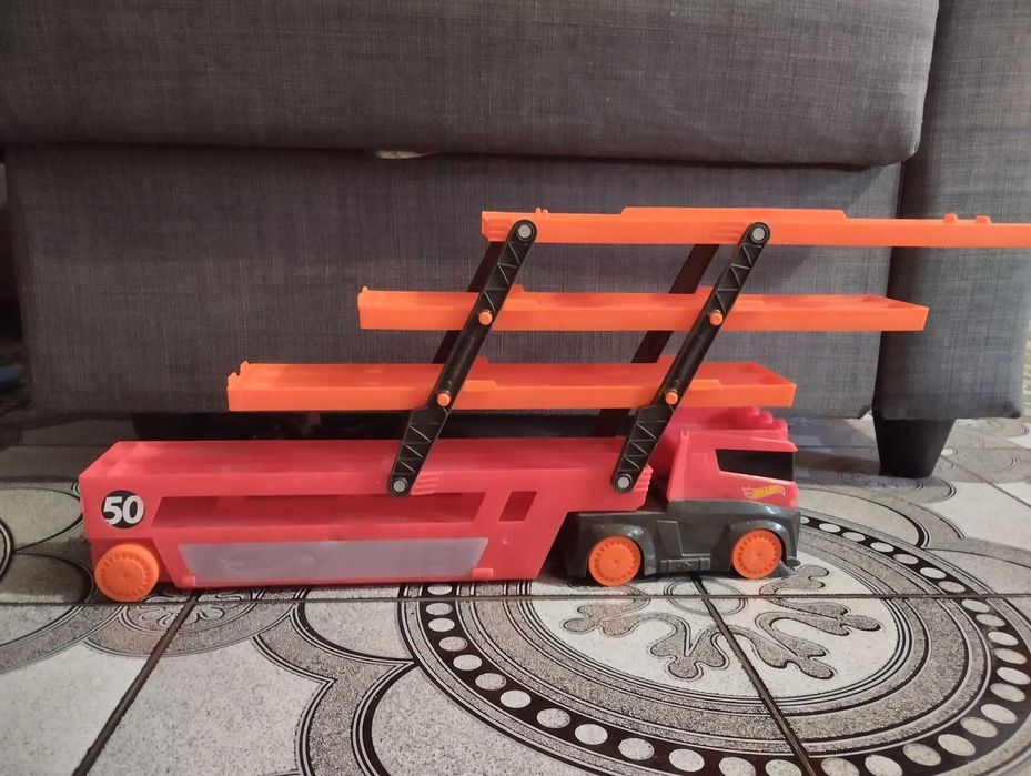 Hot Wheels  гараж/паркинг -29 лв. Автовоз -23 лв.