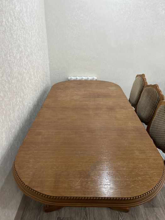 Стол деревянный гостиный