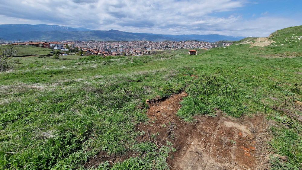 Продава се Урегулиран поземлен имот в с. Поленица, общ. Сандански