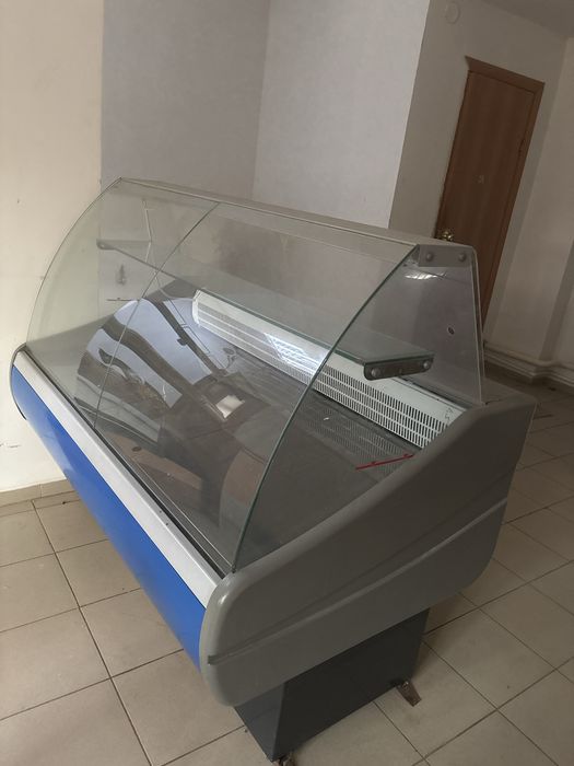 Продам холодильную витрину