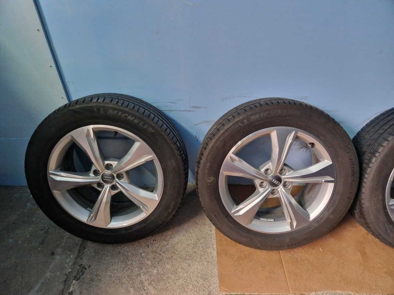 Audi Q5 R19 80A Ауди оригинални джанти с 
летни гуми и датчици
