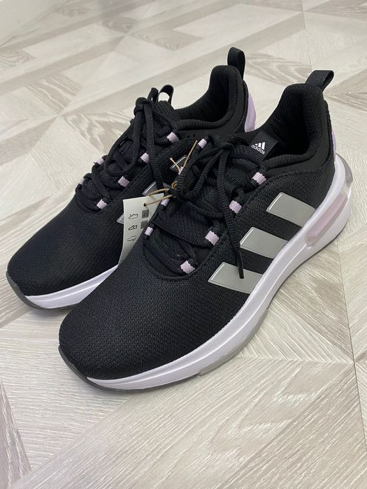 Оригинальные кроссовки “adidas”