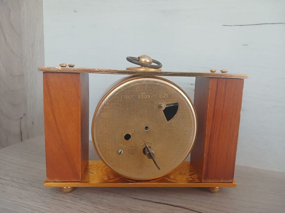 Продам часы настольные Маяк СССР