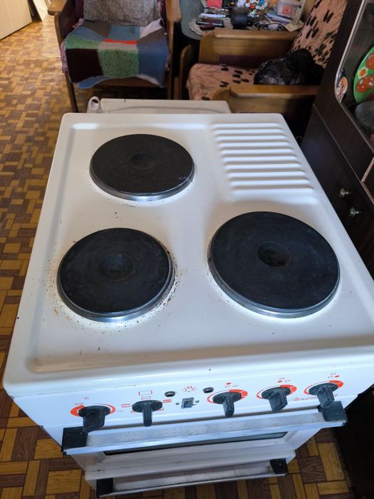 Отдам даром электроплиту.