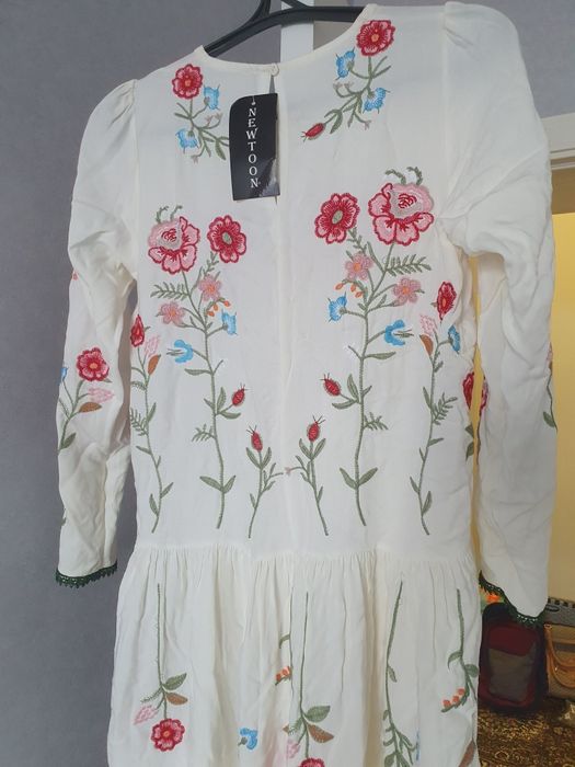 Платье женское с вышивкой