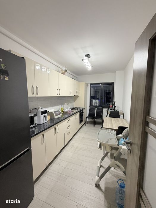 Decomandat, balcon închis, lift, mobilat/utilat,loc parcare