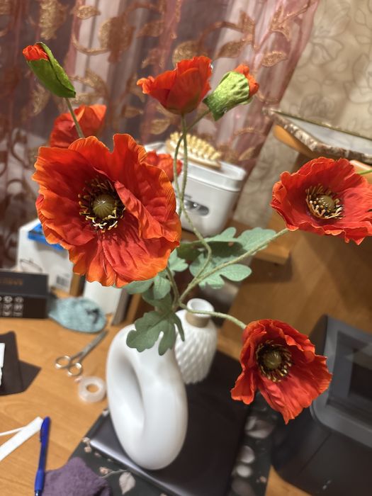 Икуственные  маки