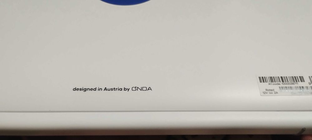 ЧИСТО НОВ Таблет / лаптоп 2в1 10" тъч екран FHD 8GB/128GB с Win10