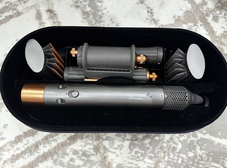 Продам фен Dyson