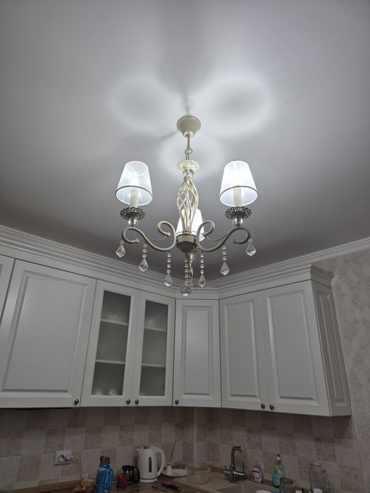 Продам люстру  в хорошем состоянии