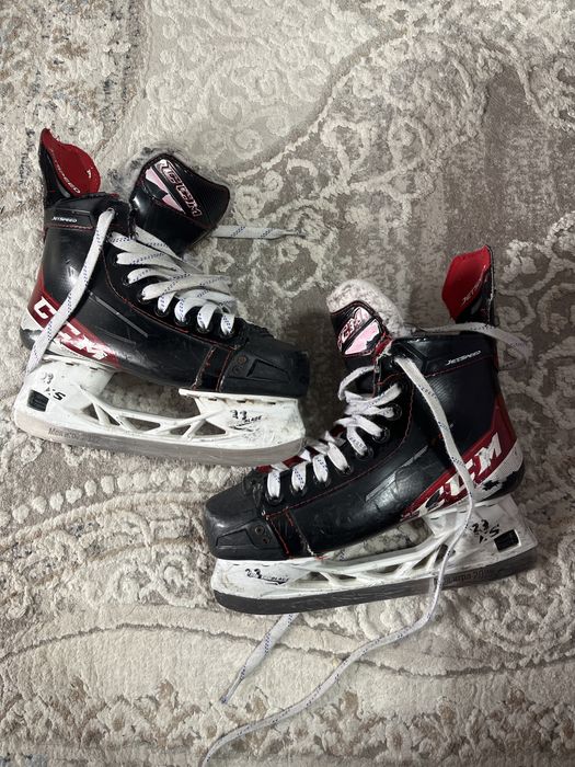 Продам коньки хоккейные