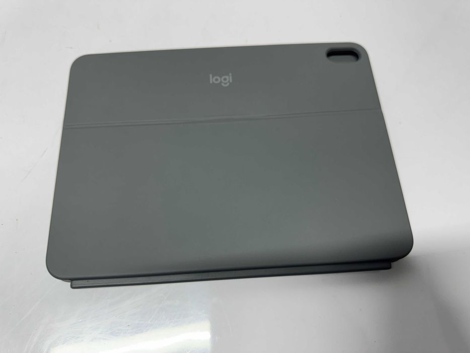 Клавиатура Logitech Combo Touch iPad Air 11-inch 5th Gen / M2