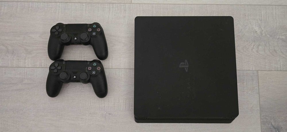 Consola Playstation 4 Slim 2 Controllere