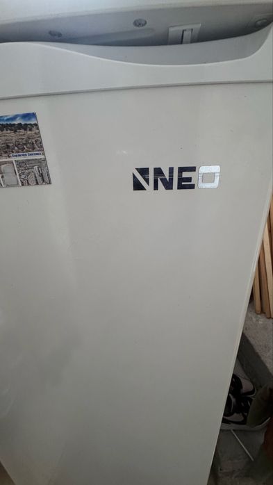 Хладилник NEO работи