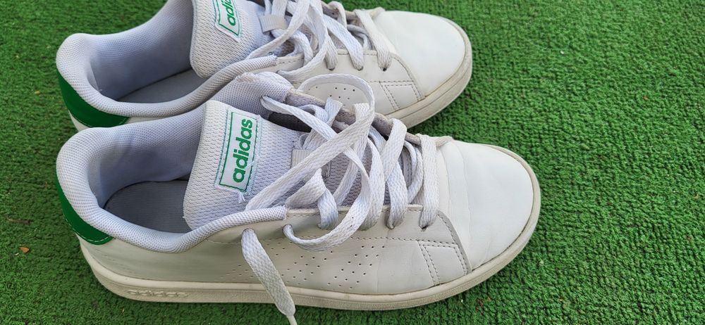 Vând pantof sport Adidas, marimea 34