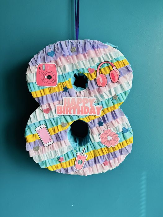 Пинята за момиче