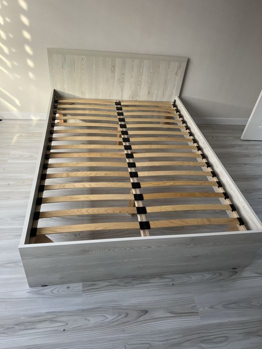 Кровать размер 1.40 на 2.