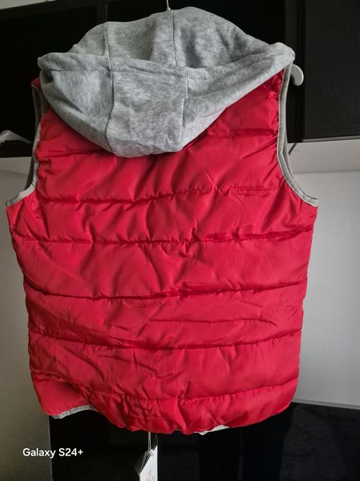 Vestă nouă cu glugă