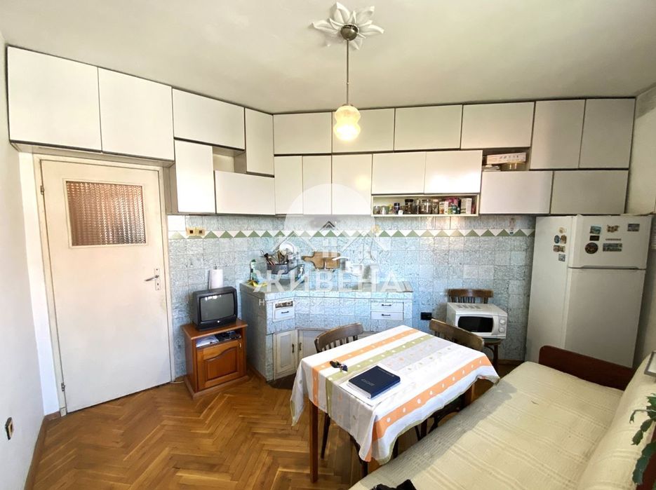 Продава се Тристаен апартамент в Варна, Конфуто - 100 кв.м за 1980 €/кв.м - Снимка #9