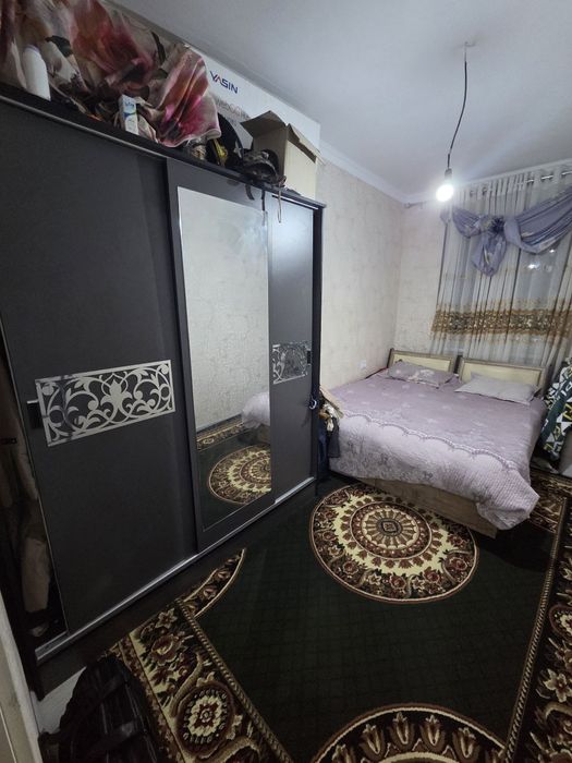 Uy sotiladi 
10 etajkani 5 etaji 
49.kvadrat