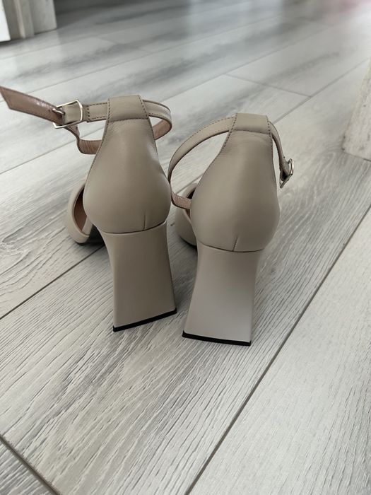 Продам туфли новые