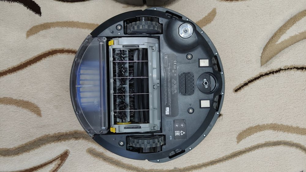 Robot aspirator iRobot Roomba  676 și 691