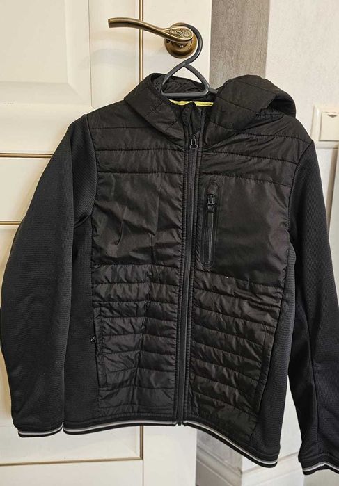 Легкая куртка для мальчика