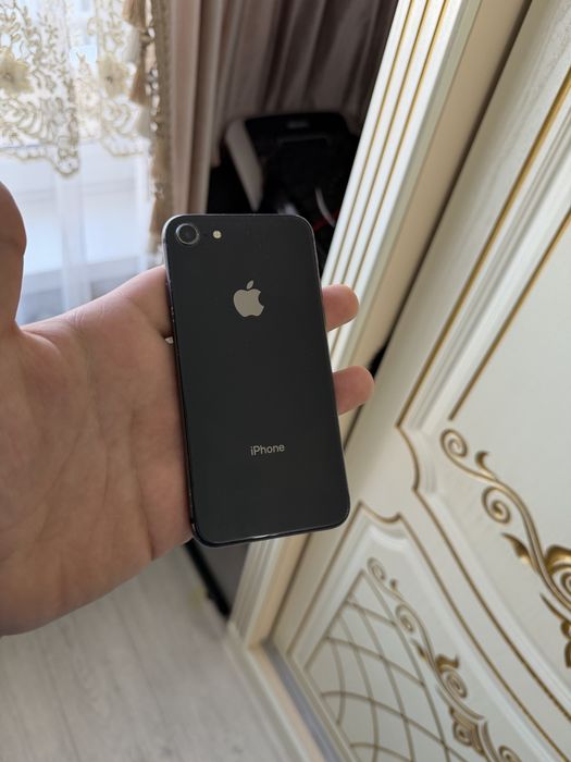 Продам Телефон iPhone 8 64Gb
