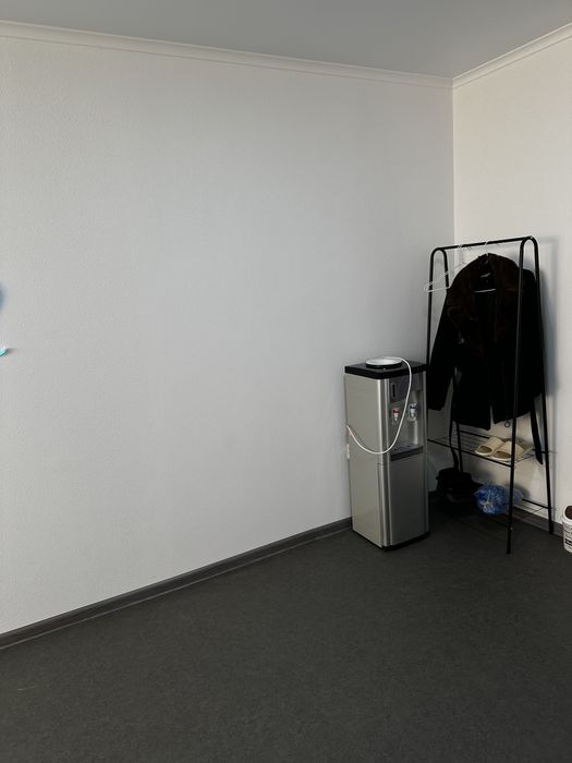 Вешалка черная напольная