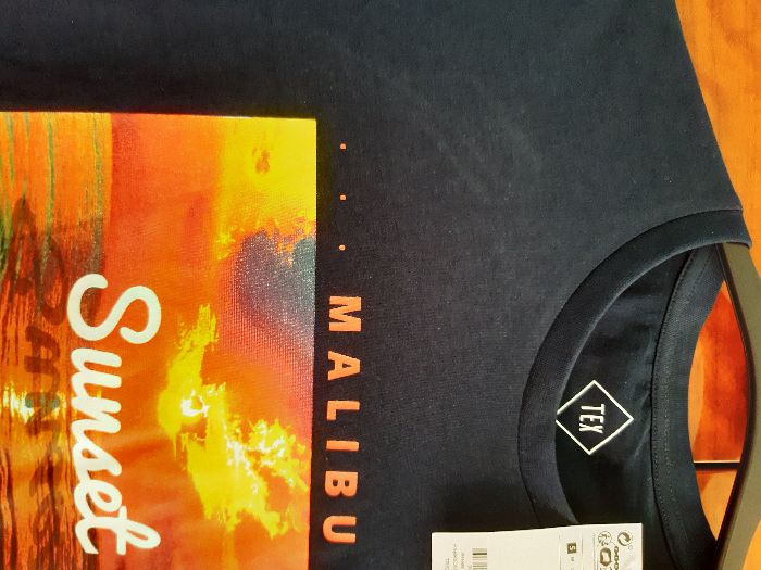 vand tricou nou cu eticheta