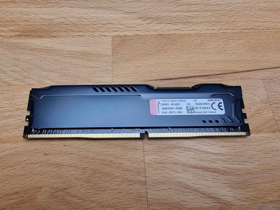 Kit memorie PC 32GB DDR4 2400MHz format din 2 x 16GB model HX424C15FB/16