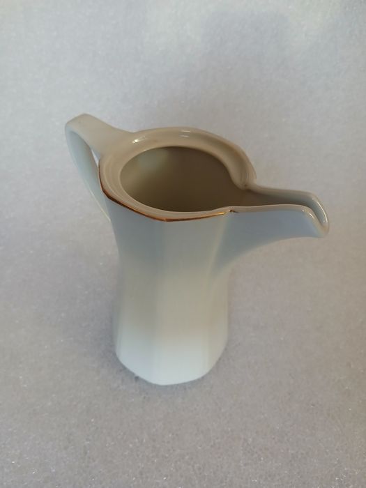 Каничка за мляко от Изида