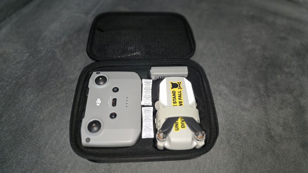 Dji mini 4k cu 2  Baterii,  geanta, card , pachet complet
